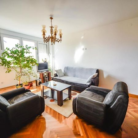 Apartman Centar Lux Пірот Екстер'єр фото