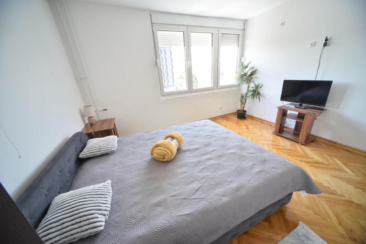 Apartman Centar Lux Пірот Екстер'єр фото